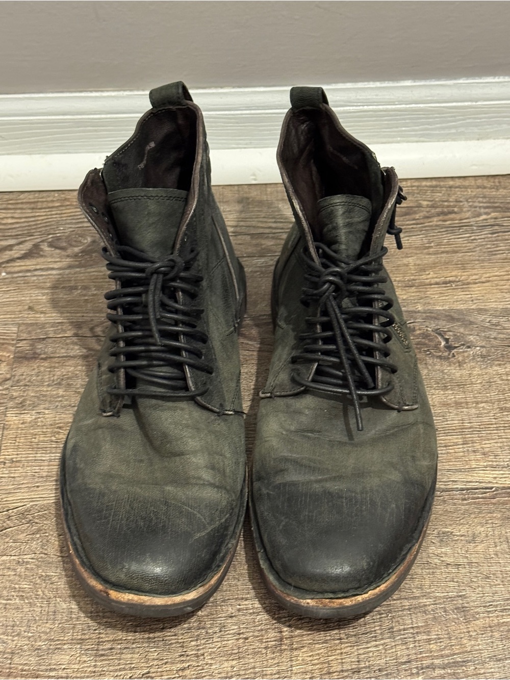 John Varvatos Black Distressed Leather Lace-Up Barrett Boots size 9.5